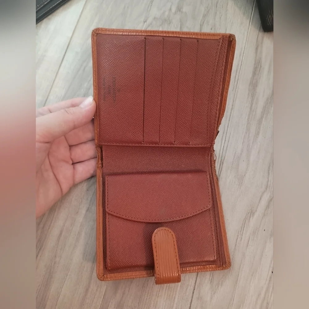 Louis Vuitton CHESNUT BIFOLD W/ Clasp